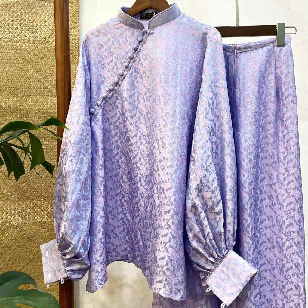 "KY" Ao-Ngan (Shorter version of Ao-dai) with Balloon Sleeve - Wormsilk in Lavender