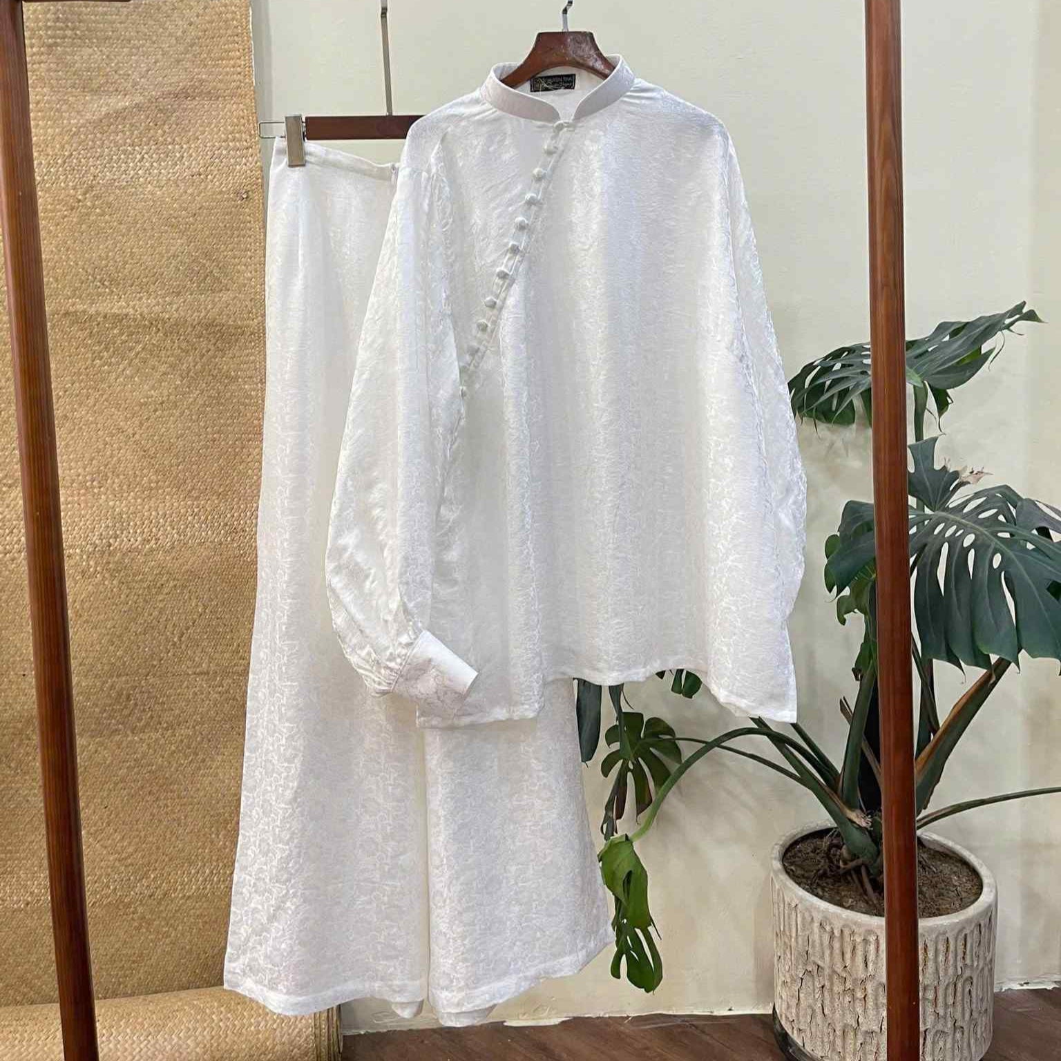 "KY" Ao-Ngan (Shorter version of Ao-dai) with Balloon Sleeve - Wormsilk in White