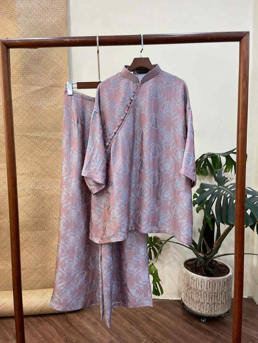 "KY" Ao-Ngan (Shorter version of Ao-dai) with Flare Sleeve - Wormsilk in Mauve Dust