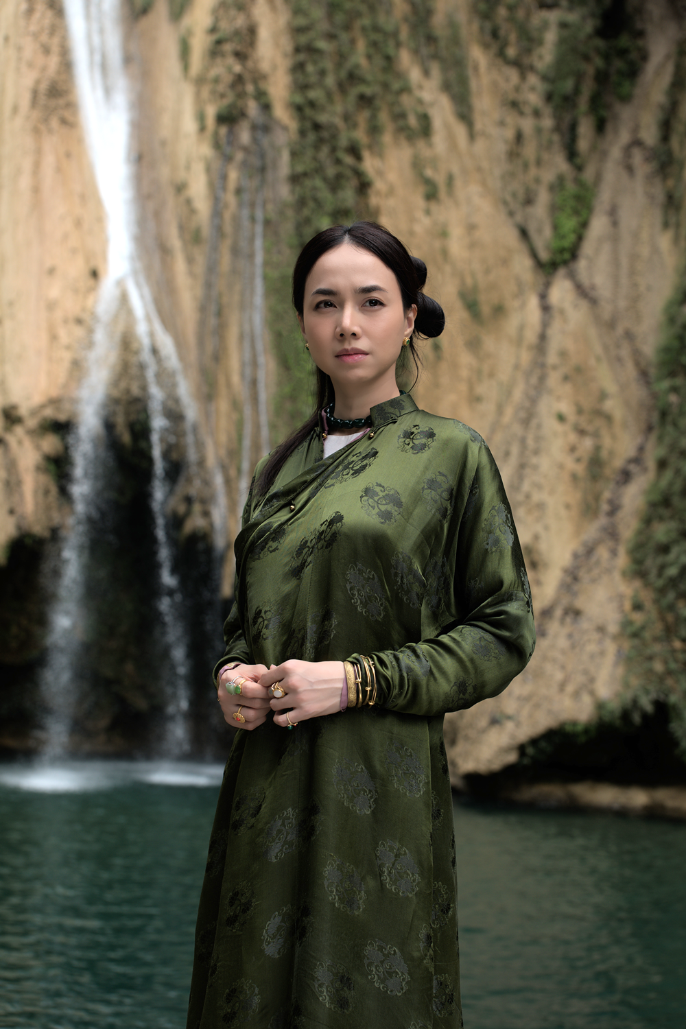 Nguyệt Liên" Ao Dai set -  Wormsilk 5-panel Design in Dark Emerald - Front view - L'Orient Haus Vietnamese fashion
