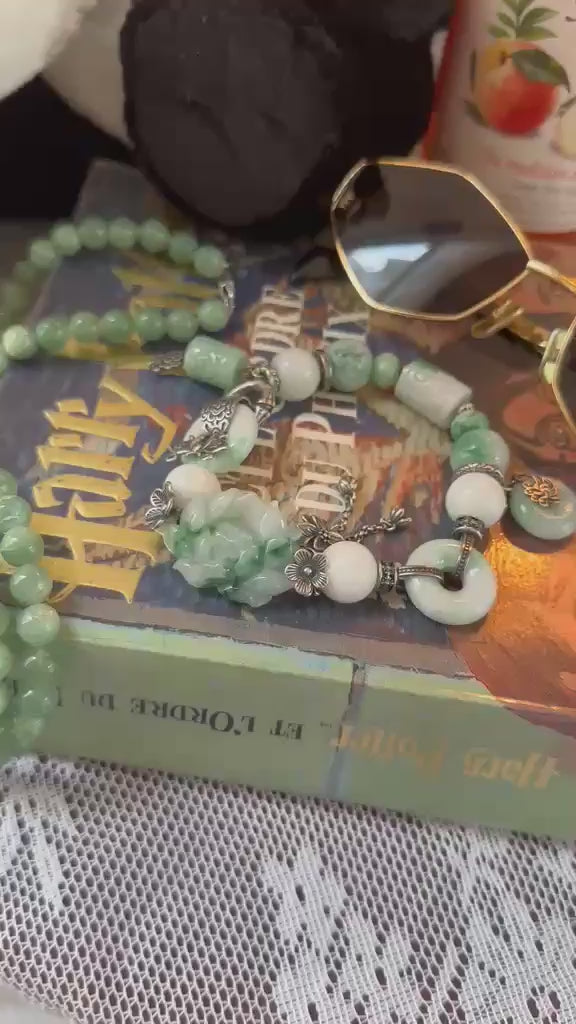 “Liên Hoa Thanh Tâm” – Carved Jade Lotus Bracelet