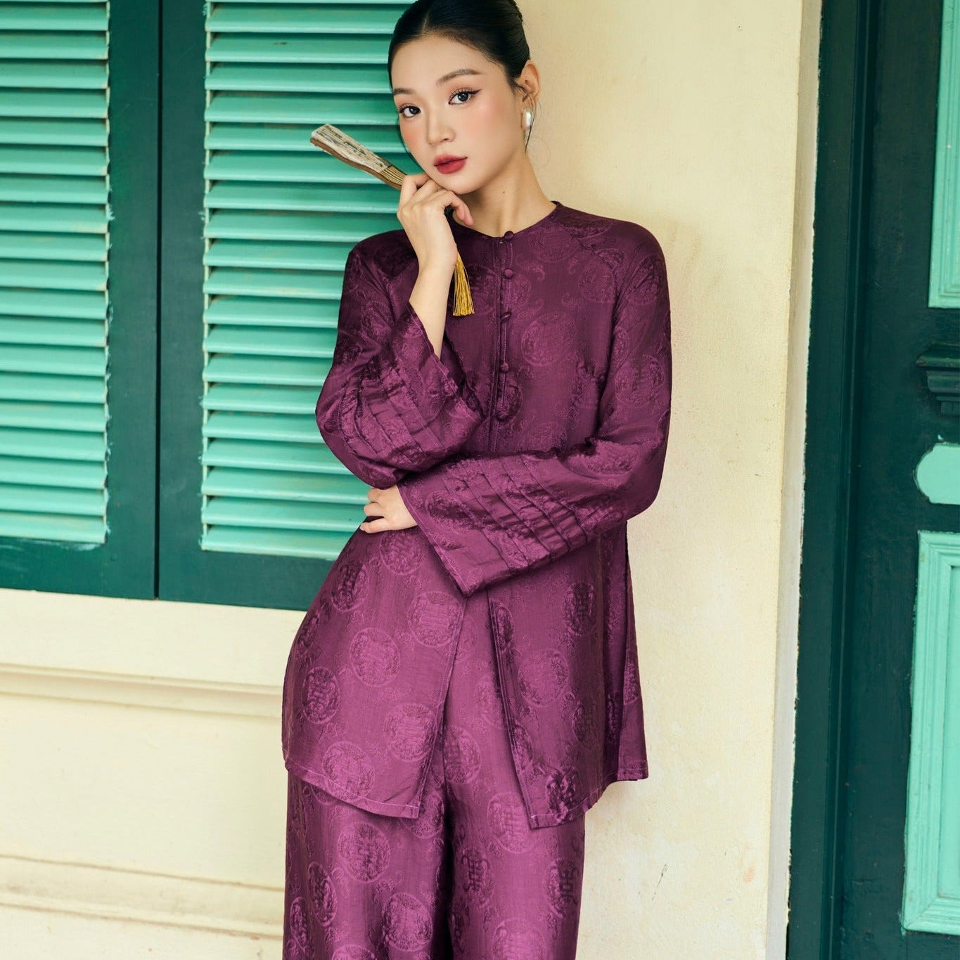 “Tú Lệ” Ba ba Set - Pleated sleeved wormsilk in Imperial Mulberry - front view by Tam