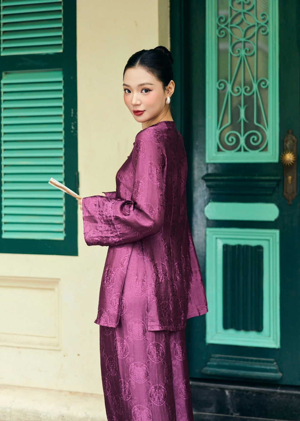 “Tú Lệ” Ba ba Set - Pleated sleeved wormsilk in Imperial Mulberry - side profile by Tam