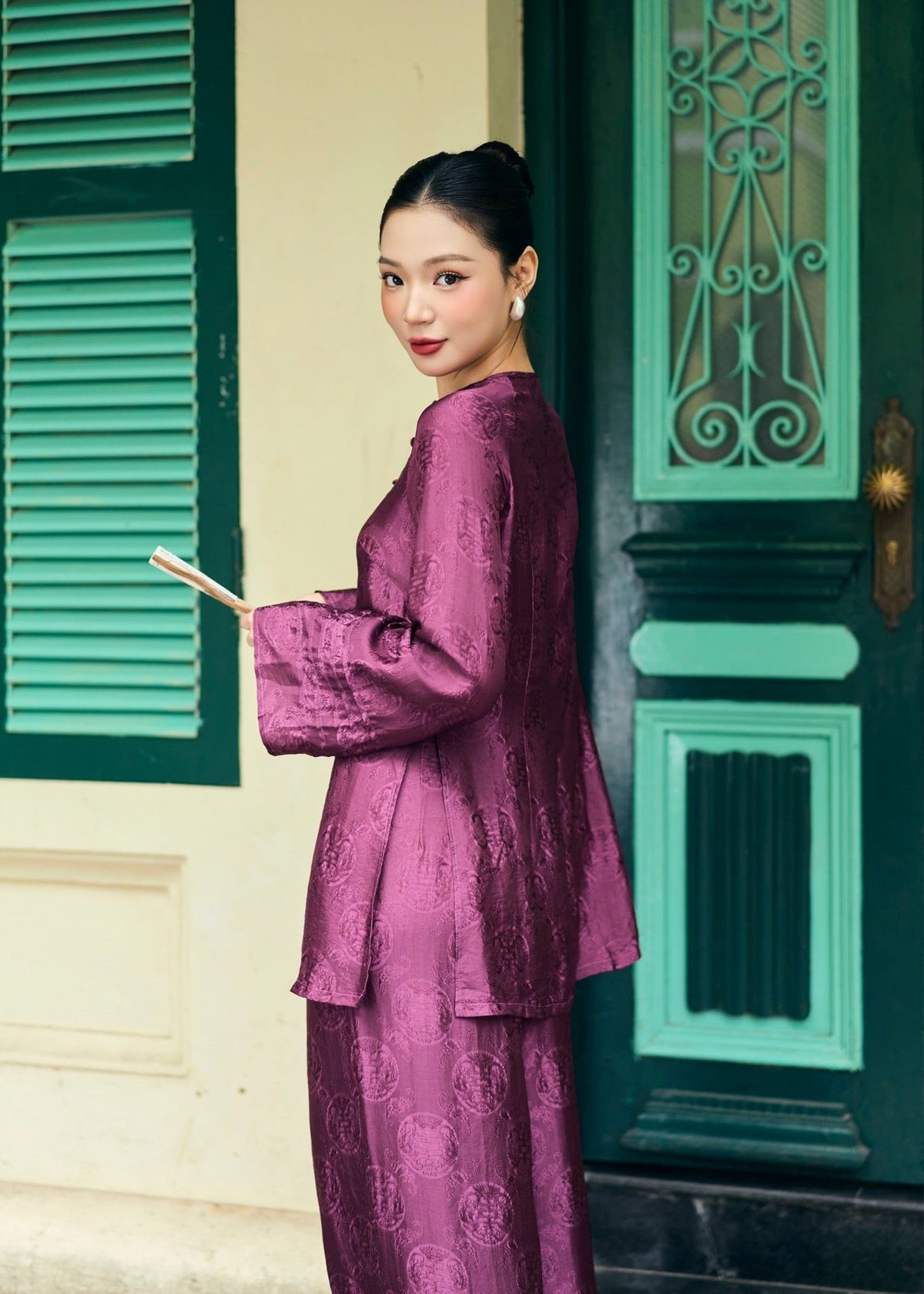 “Tú Lệ” Ba ba Set - Pleated sleeved wormsilk in Imperial Mulberry - side profile by Tam